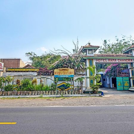 Spot On 91694 Hotel Rama Chandra Temanggung 외부 사진