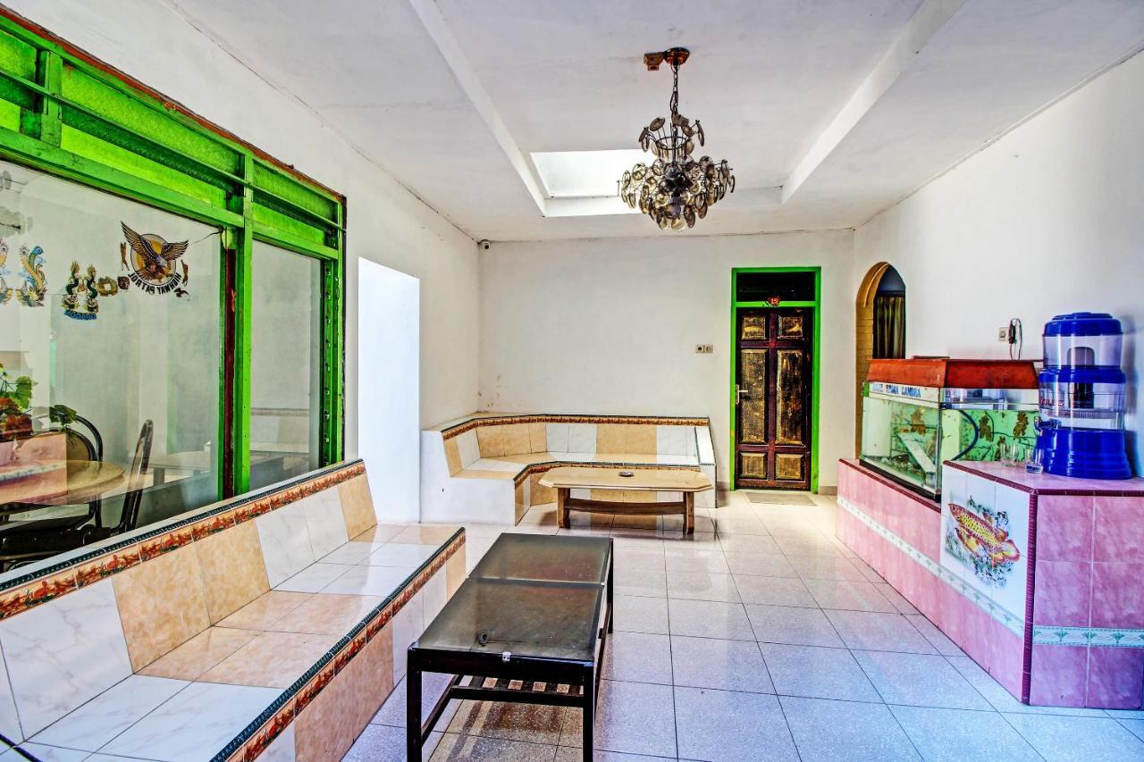 Spot On 91694 Hotel Rama Chandra Temanggung 외부 사진