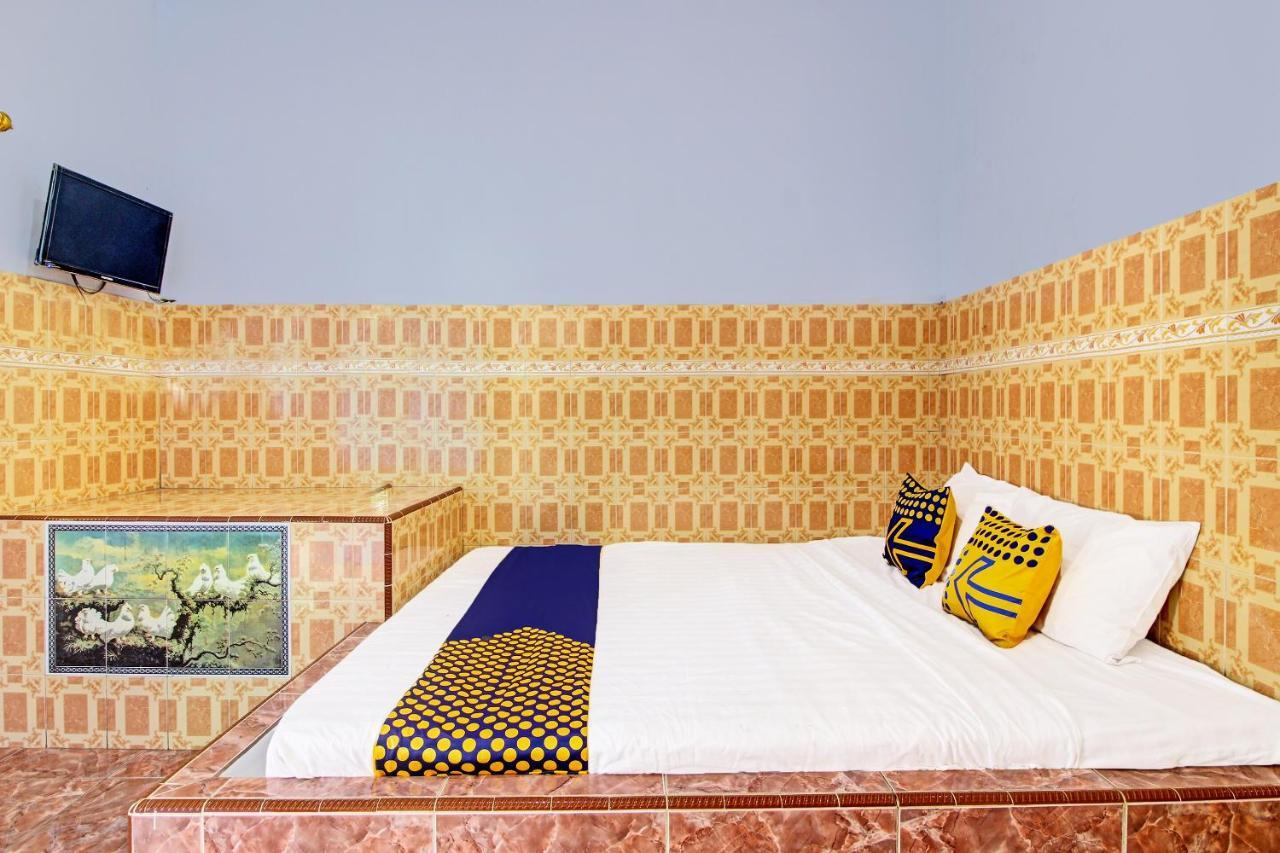 Spot On 91694 Hotel Rama Chandra Temanggung 외부 사진