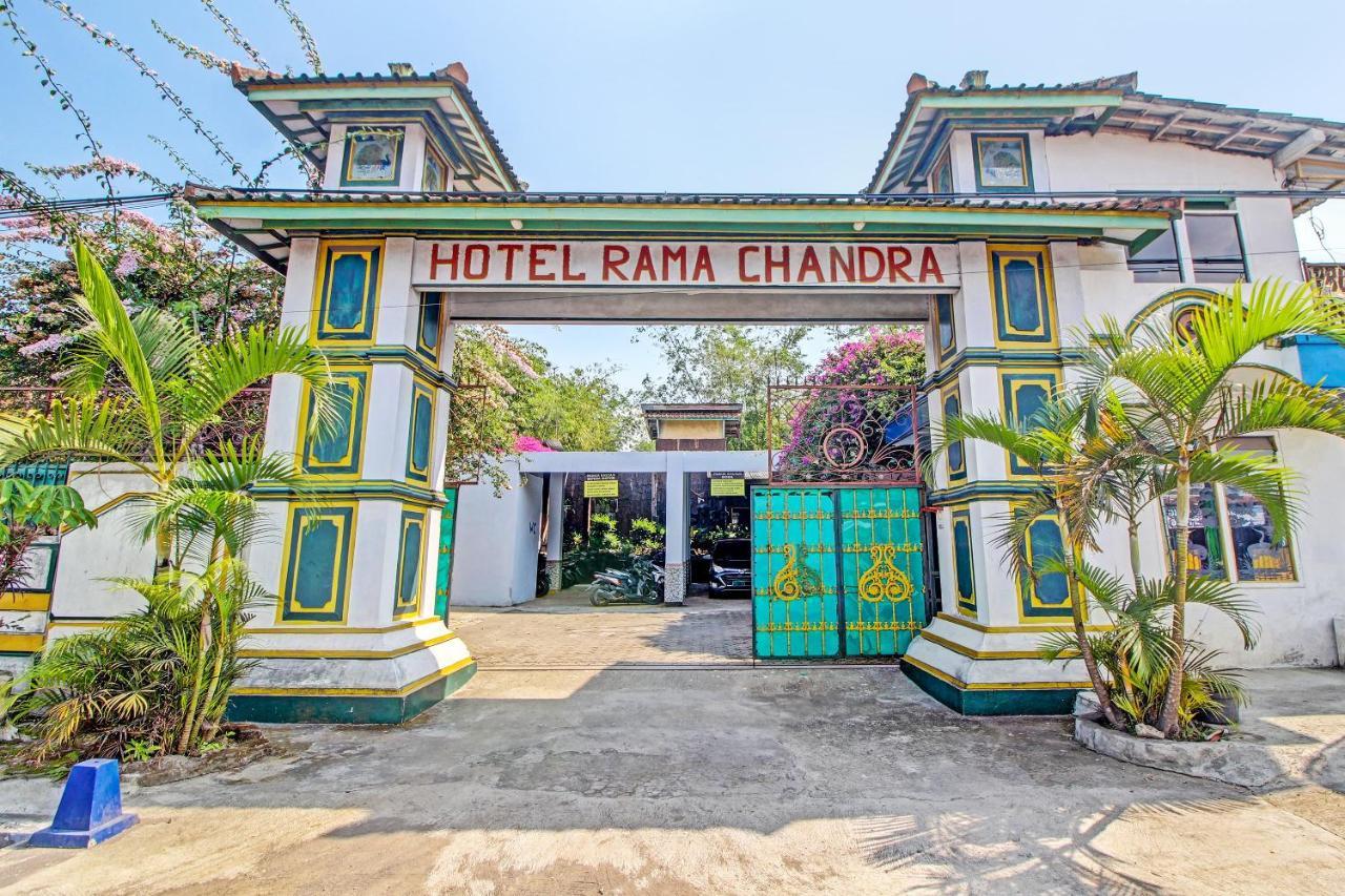 Spot On 91694 Hotel Rama Chandra Temanggung 외부 사진