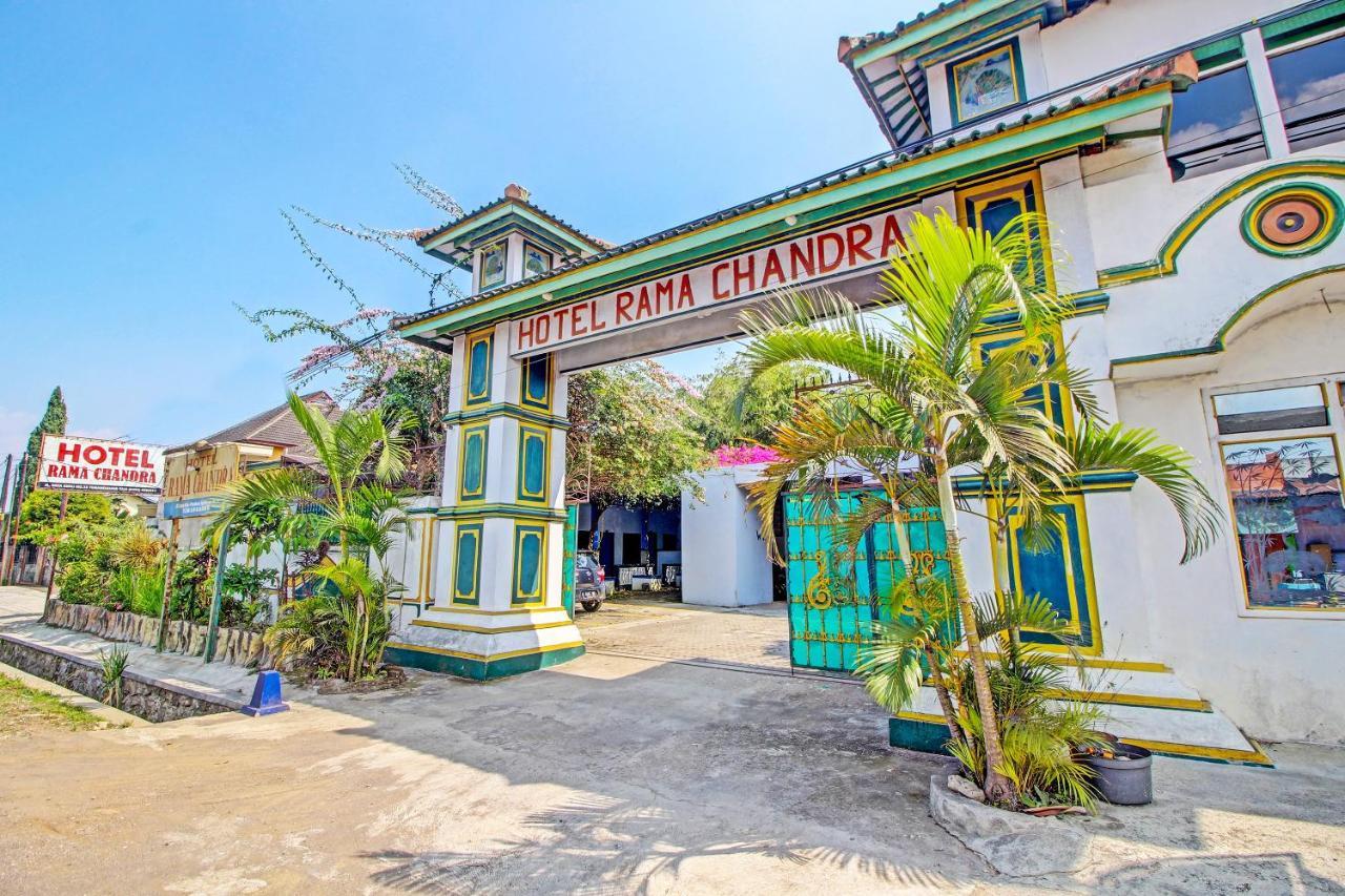 Spot On 91694 Hotel Rama Chandra Temanggung 외부 사진